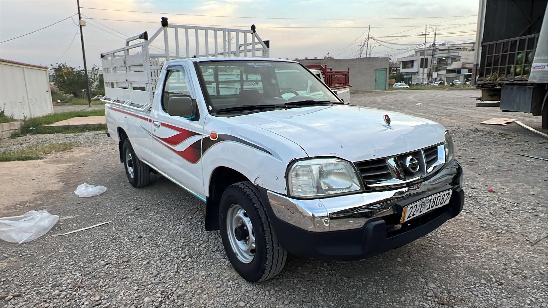 2007 Nissan Navara photo 2