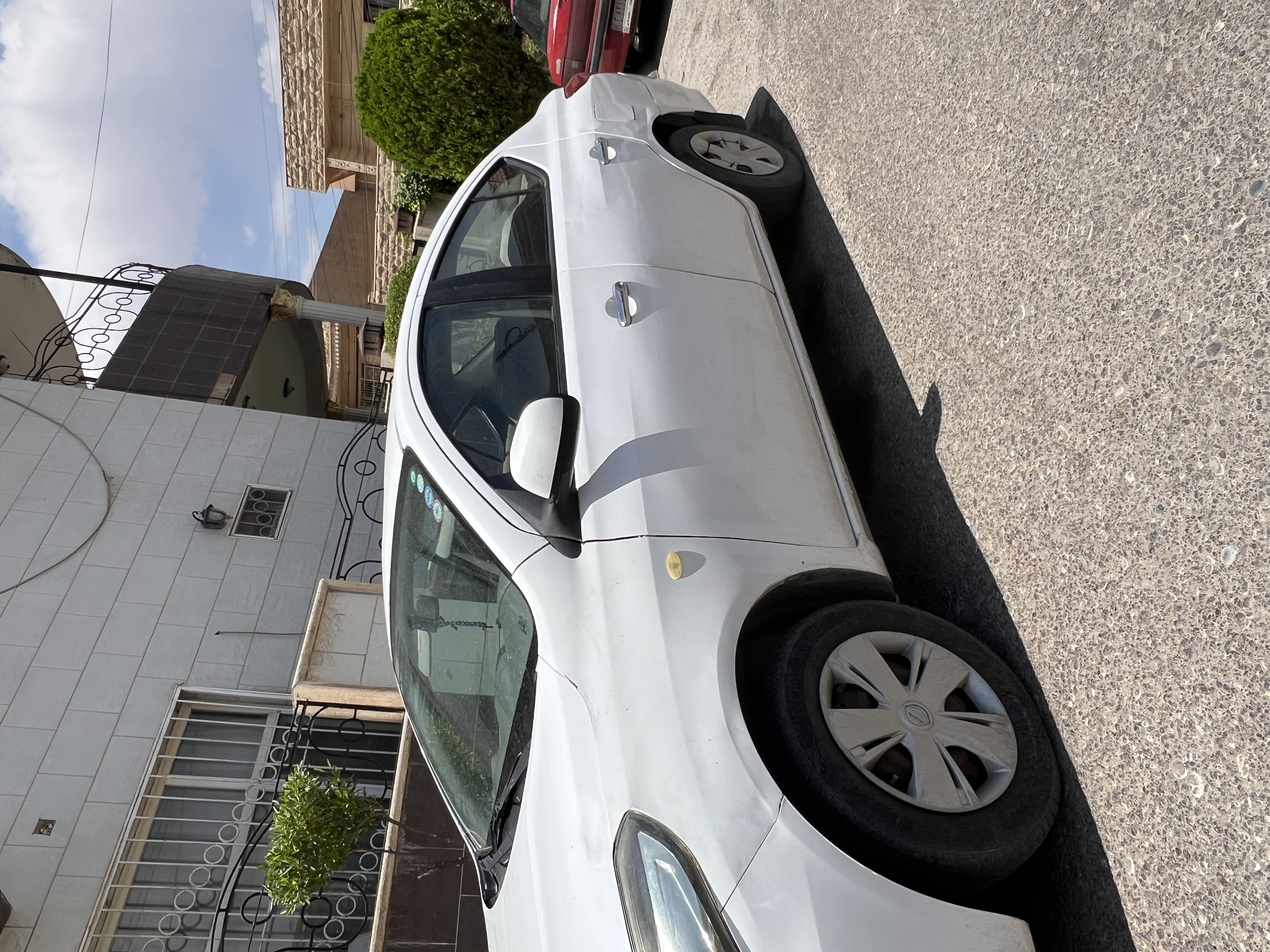 2015 Nissan Sunny photo 2